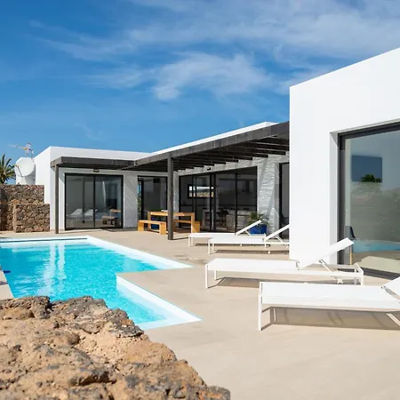 Villa Gamma, Heted Pool By Fuerteventuravillas Lajares